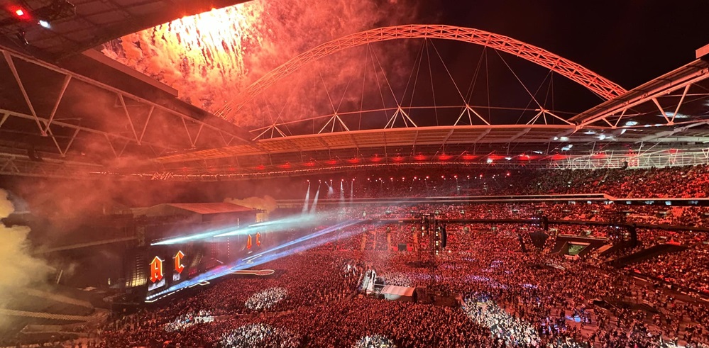 Οι AC/DC έπαιξαν σε ένα κατάμεστο Wembley!